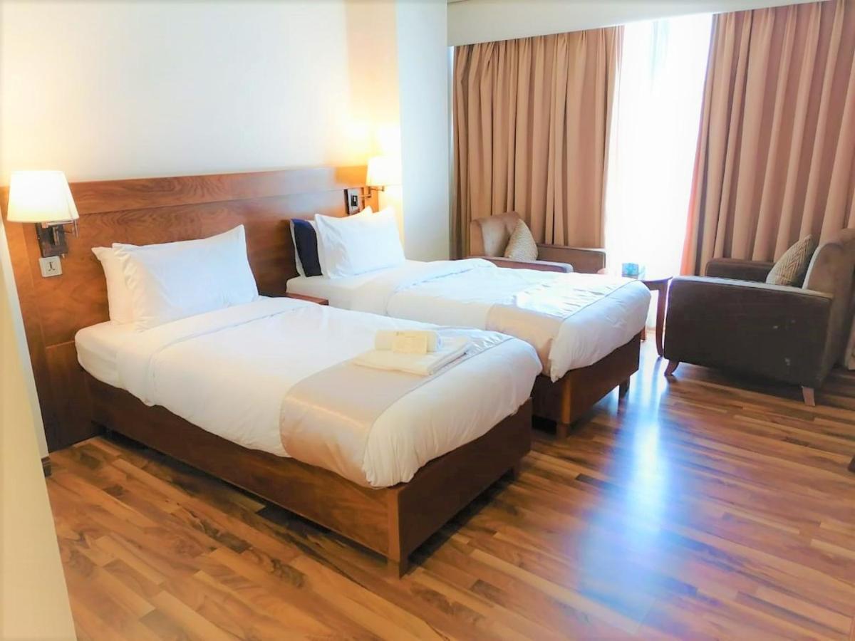 Esquire Hotels & Apartments Rawalpindi Exteriör bild
